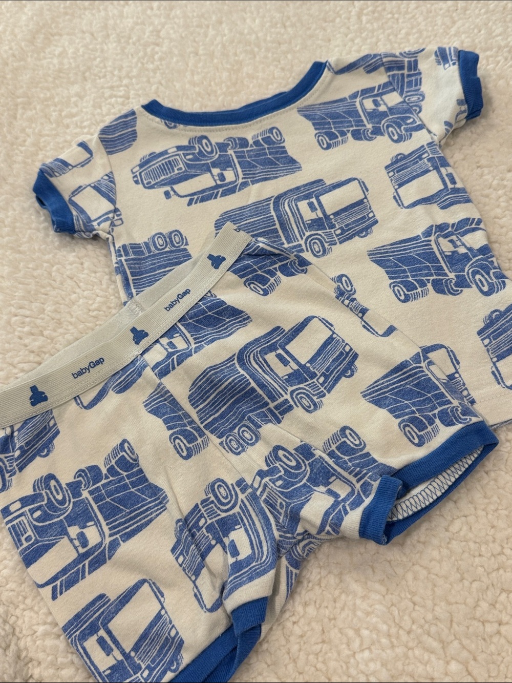 GAP Baby Blue Truck Print Pajama Set. 6-12m